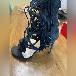 Fringe black 5” sandals by Guess